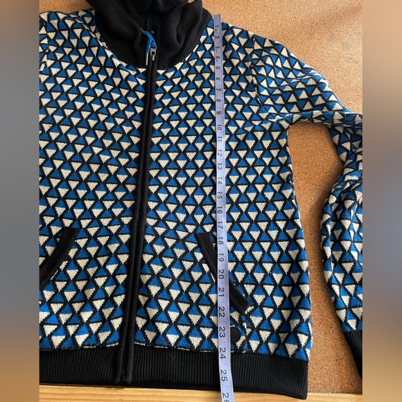 Bench zip front cardigan.hooded. Pockets. Ribbing at waist and cuffs.Wmns Large - Picture 7 of 8